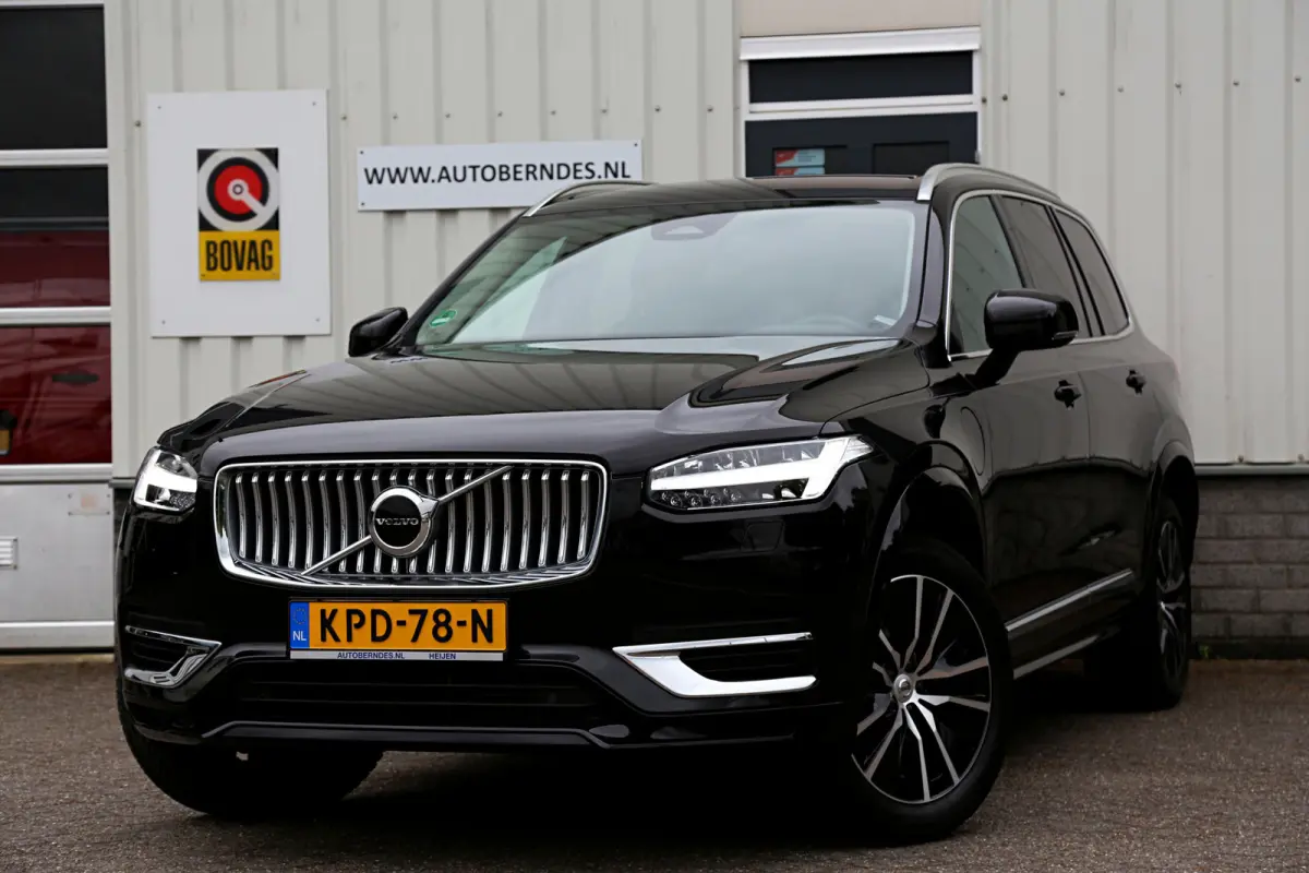 2.0 T8 Recharge AWD Core Bright Longe Range*Perfect Volvo Onderh.*Pilot ass./ACC/Elek. Trekhaak/Leder/Stoelverw.V+A/Stuurverw./Apple Carplay-Android/H&K/Dodehoek/Full LED/Camera/Parkeersens.