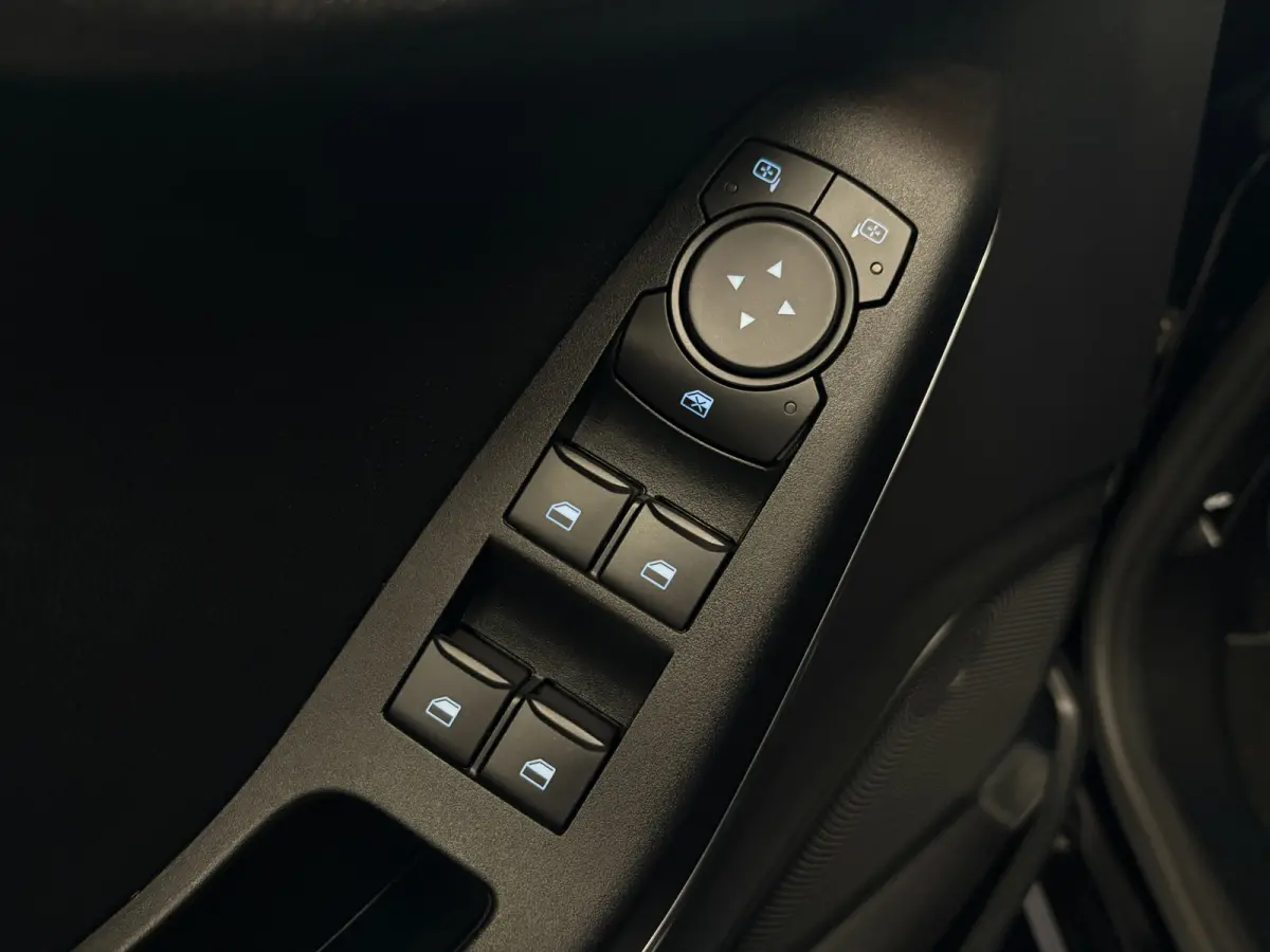 1.0 EcoBoost Hybrid Titanium X Adapt Cruise, Navi, Camera