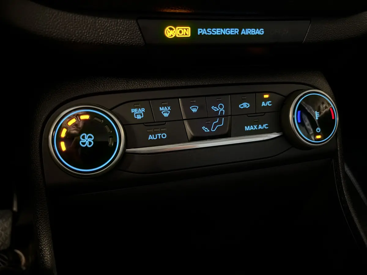 1.0 EcoBoost Hybrid Titanium X Adapt Cruise, Navi, Camera