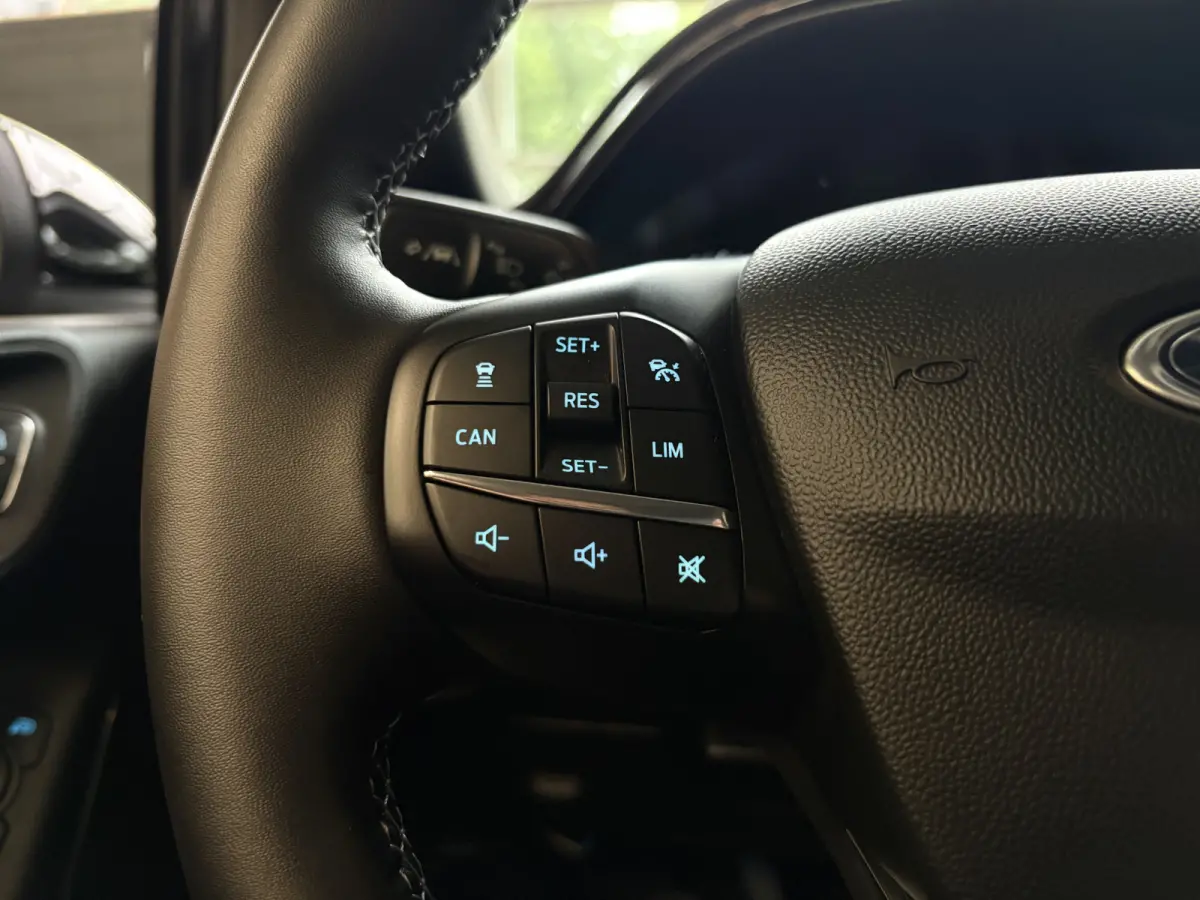 1.0 EcoBoost Hybrid Titanium X Adapt Cruise, Navi, Camera