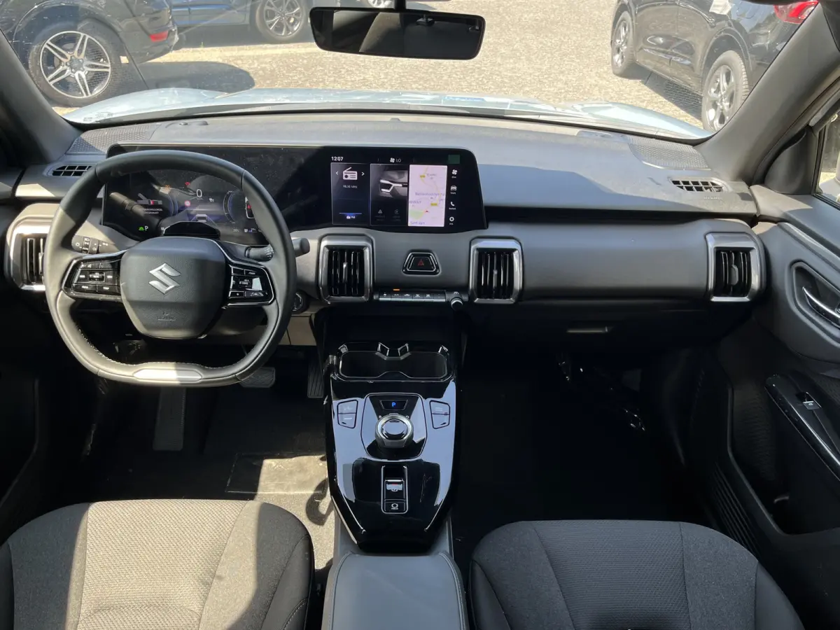 Select 61 kWh | Meerdere kleuren leverbaar | €2.000,- voordeel | Suzuki Safety System Pro | Keyless | Smart Entry & Start |