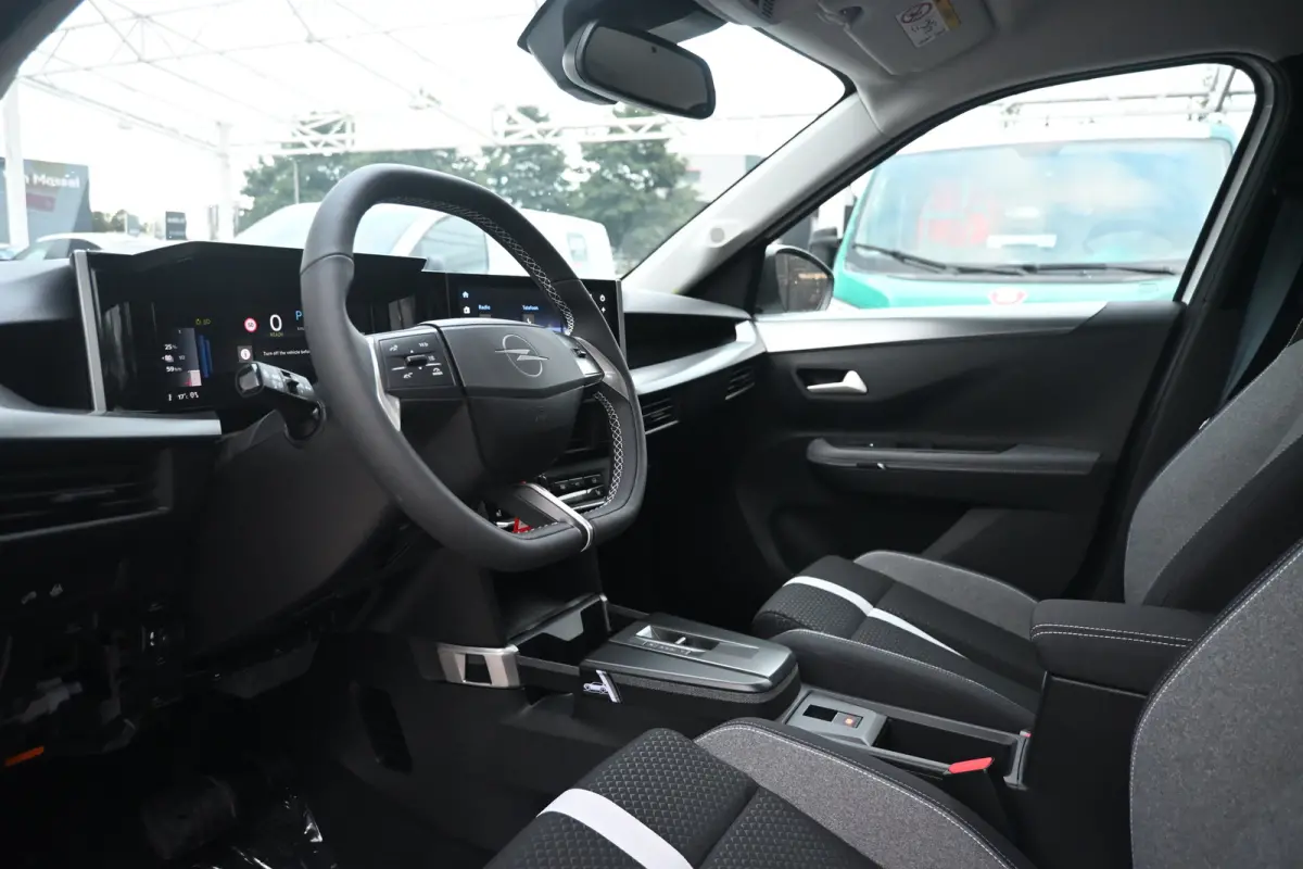GS - | Achteruitrijcamera | Navigatie | Stoel/Stuurverwarming | Dodehoekwaarschuwing | Cruise Control | !!