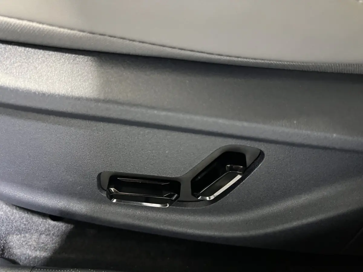 More 66 kWh | SoH 98.7% | Navigatie/Android/Apple Carplay | LMV 20" | Panoramadak | Voorstoelen Verwarmd | Cruise Control Adaptief | Airco |