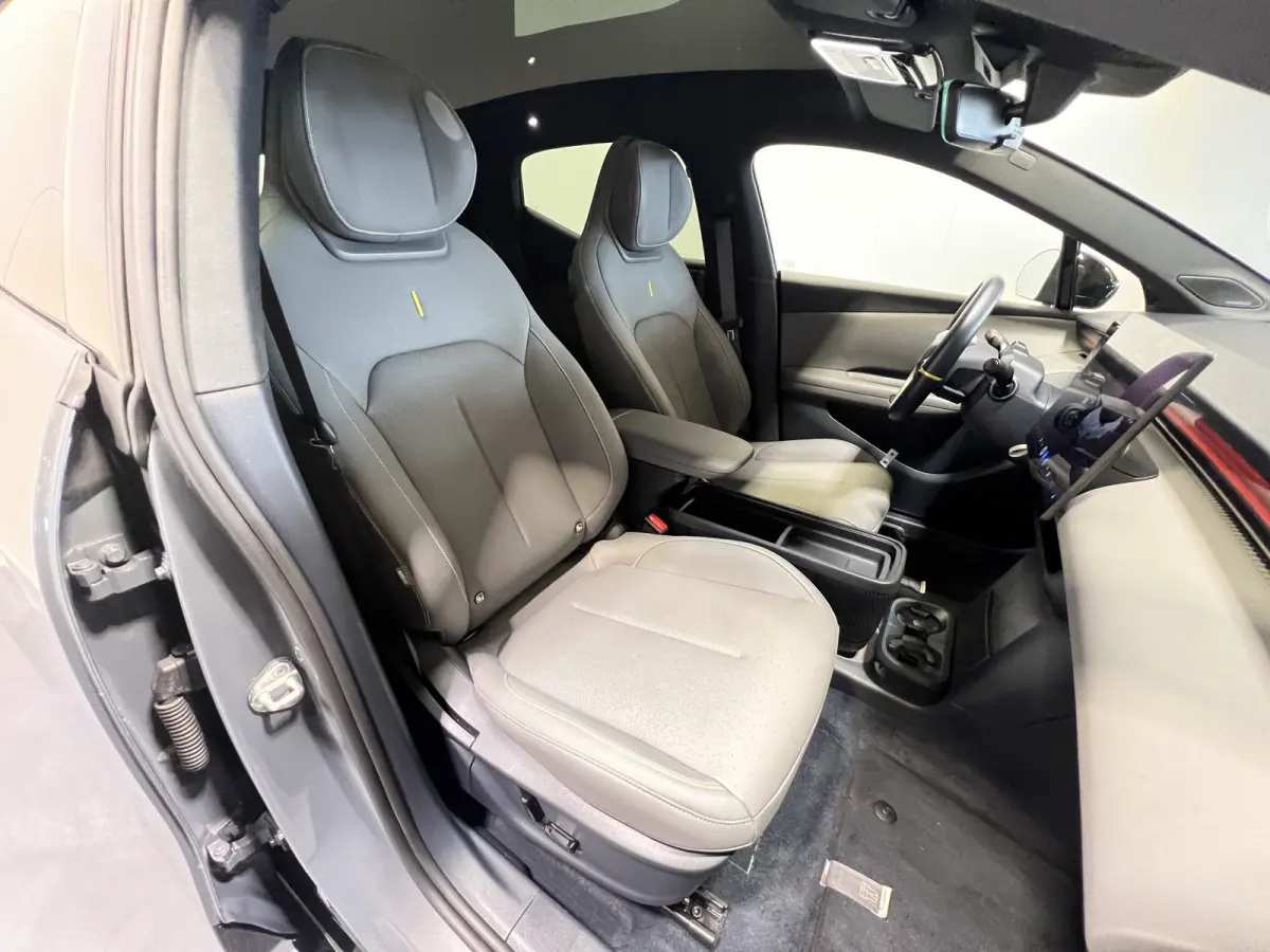 More 66 kWh | SoH 98.7% | Navigatie/Android/Apple Carplay | LMV 20" | Panoramadak | Voorstoelen Verwarmd | Cruise Control Adaptief | Airco |