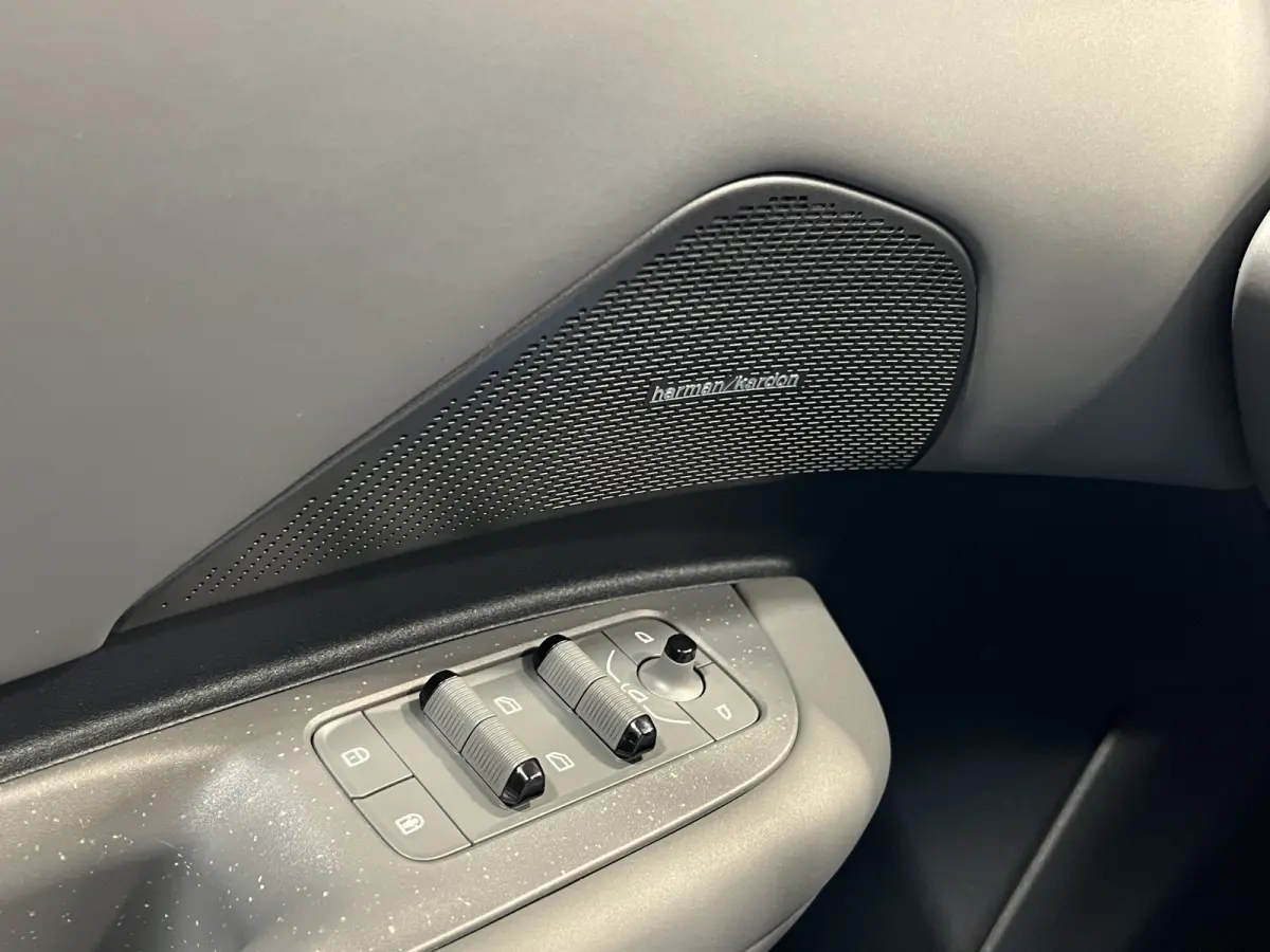 More 66 kWh | SoH 98.7% | Navigatie/Android/Apple Carplay | LMV 20" | Panoramadak | Voorstoelen Verwarmd | Cruise Control Adaptief | Airco |