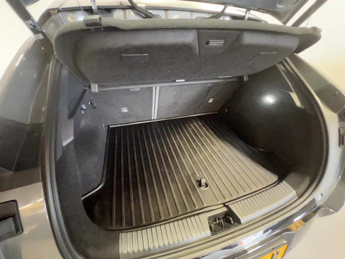 More 66 kWh | SoH 98.7% | Navigatie/Android/Apple Carplay | LMV 20" | Panoramadak | Voorstoelen Verwarmd | Cruise Control Adaptief | Airco |
