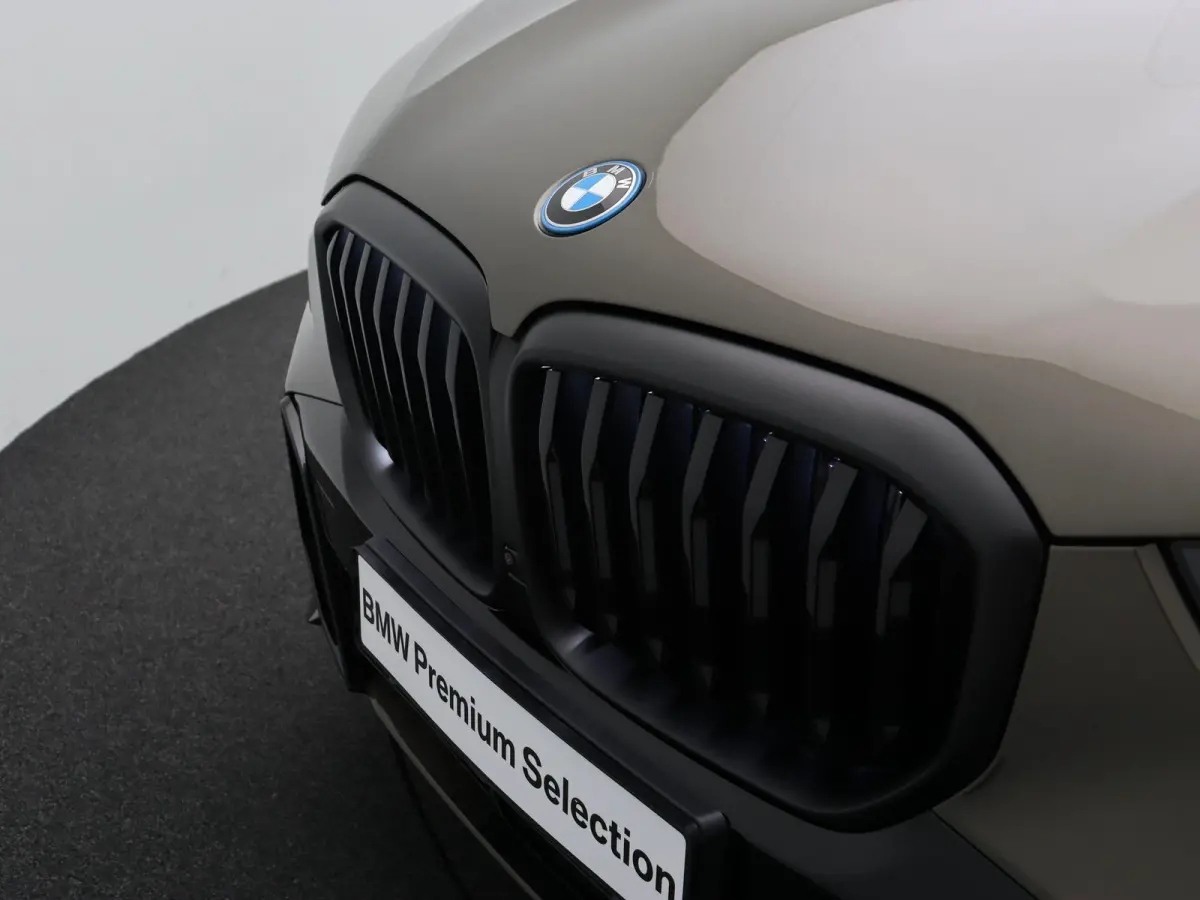 xDrive50e M Sportpakket Pro | Travel Pack | Innovation Pack | Comfort Plus Pack | Exclusive Pack | Soft Close | Trekhaak | Panoramadak | Comfortstoelen | Driving Assistant Professional | Har