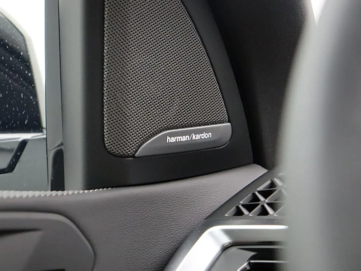 xDrive50e M Sportpakket Pro | Travel Pack | Innovation Pack | Comfort Plus Pack | Exclusive Pack | Soft Close | Trekhaak | Panoramadak | Comfortstoelen | Driving Assistant Professional | Har