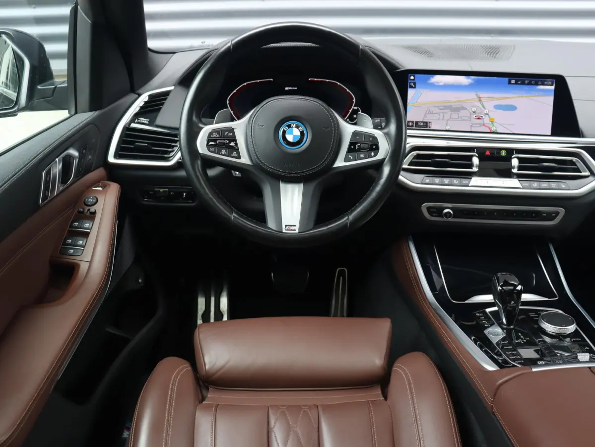 xDrive45e | High Executive | M Sportpakket | Panodak | Trekhaak | Driving Assistant Prof. | Comfortstoelen | Parking Assistant Plus | Comfort Access | SOH 87% | 22'' LMV