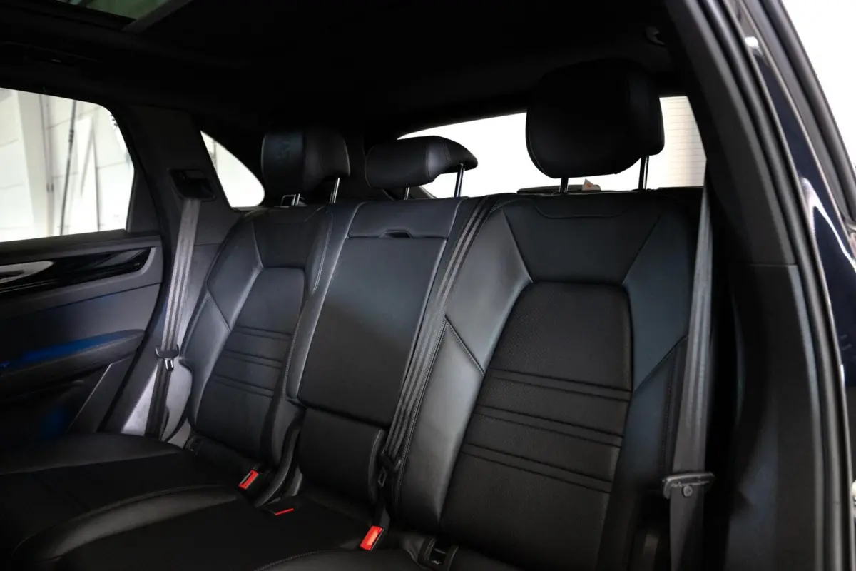 3.0 E-Hybrid / Platinum / Spordesign / PASM / Luchtvering / Sportstoelen+ / Trekhaak / Dlr. ond. / Orig. NL