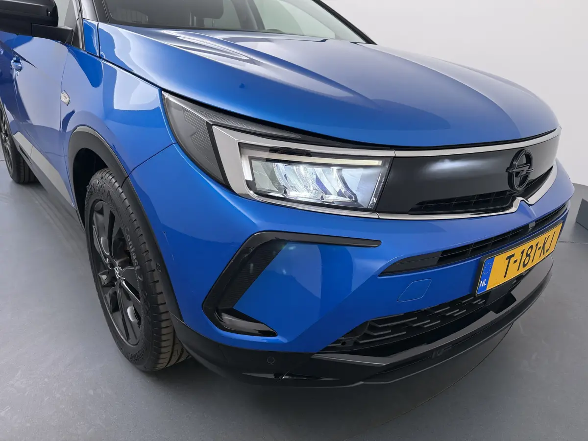 1.6 Turbo Plug-In Hybrid Level 4 / Navigatie / Camera / Parkeersensoren / Carplay / Dodehoek / LED / 18'' LMV