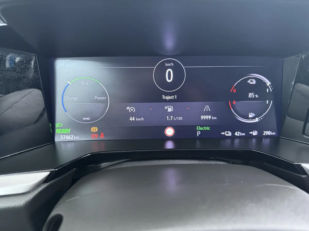 1.6 Turbo Plug-In Hybrid Level 4 / Navigatie / Camera / Parkeersensoren / Carplay / Dodehoek / LED / 18'' LMV