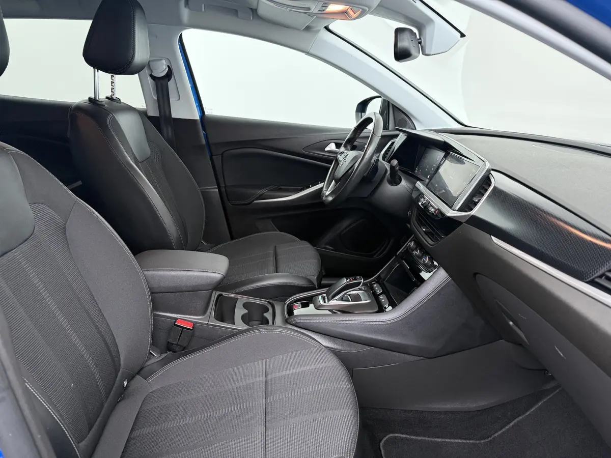 1.6 Turbo Plug-In Hybrid Level 4 / Navigatie / Camera / Parkeersensoren / Carplay / Dodehoek / LED / 18'' LMV