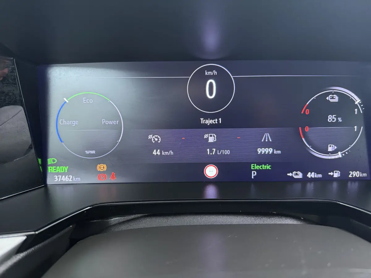 1.6 Turbo Plug-In Hybrid Level 4 / Navigatie / Camera / Parkeersensoren / Carplay / Dodehoek / LED / 18'' LMV