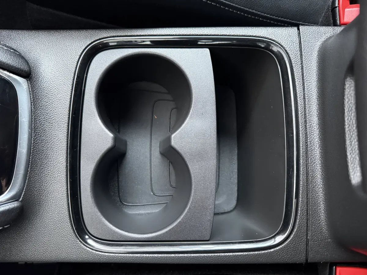 1.6 Turbo Plug-In Hybrid Level 4 / Navigatie / Camera / Parkeersensoren / Carplay / Dodehoek / LED / 18'' LMV