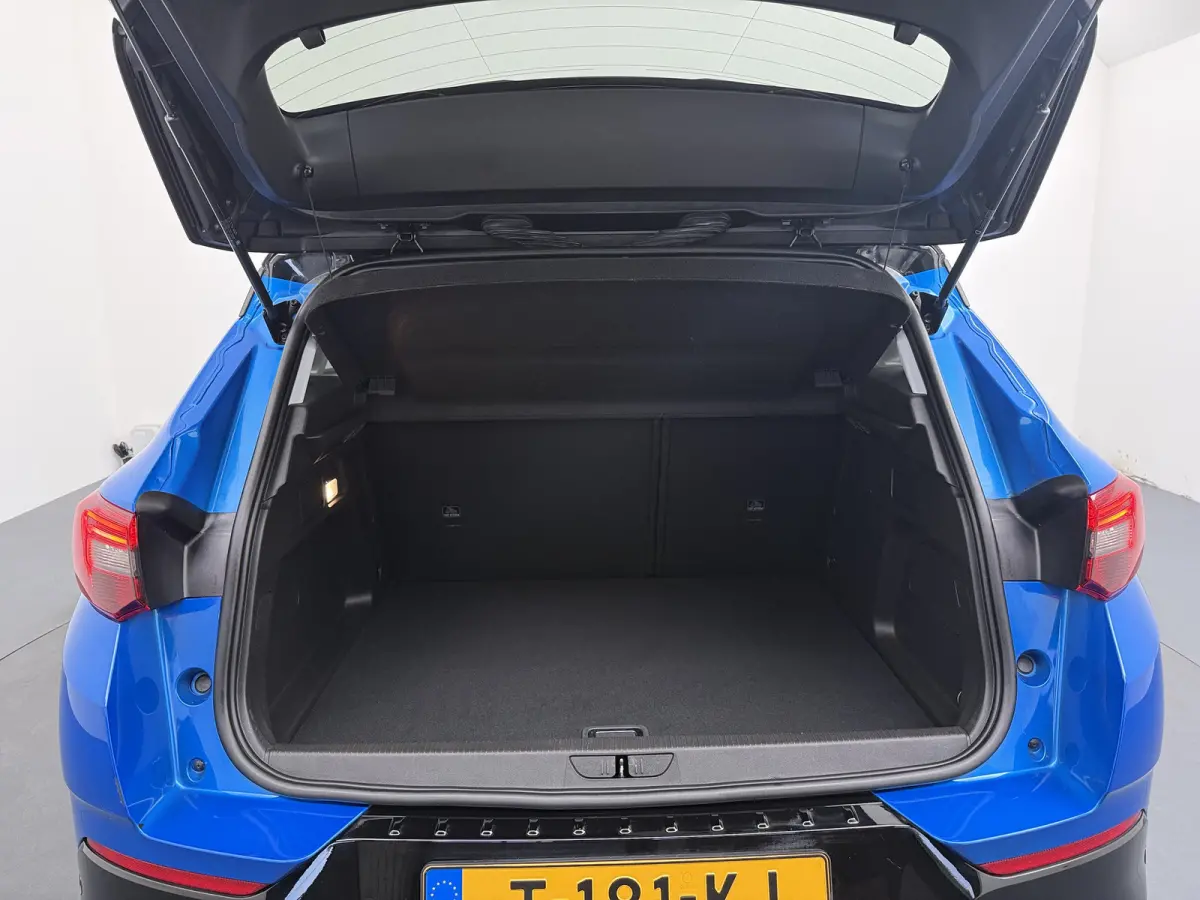 1.6 Turbo Plug-In Hybrid Level 4 / Navigatie / Camera / Parkeersensoren / Carplay / Dodehoek / LED / 18'' LMV