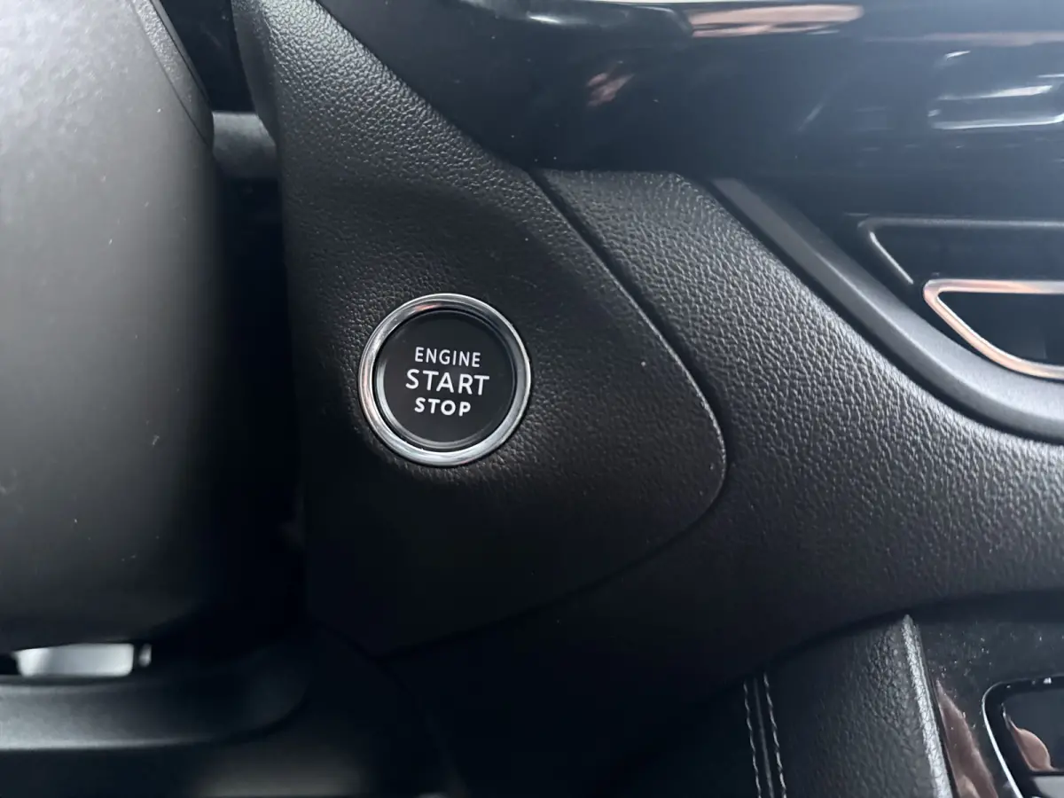 1.6 Turbo Plug-In Hybrid Level 4 / Navigatie / Camera / Parkeersensoren / Carplay / Dodehoek / LED / 18'' LMV