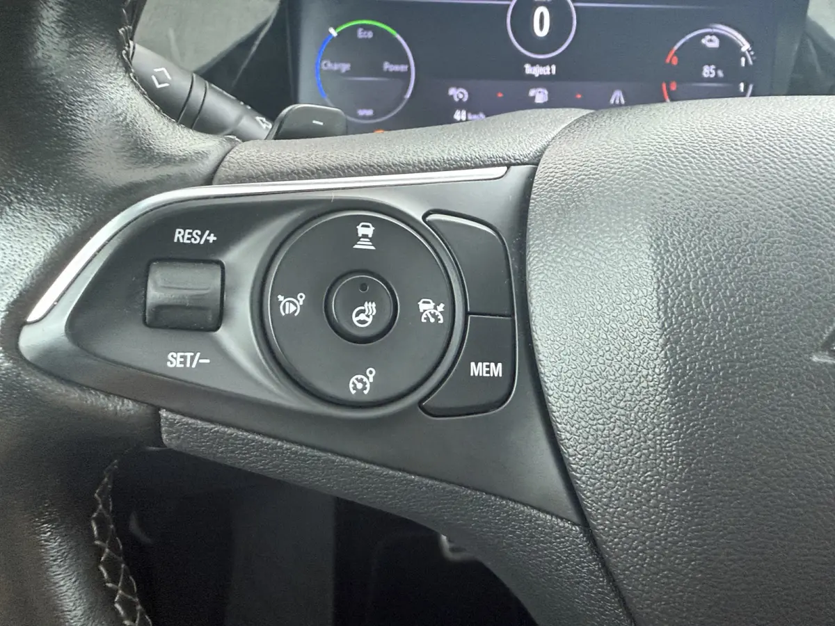 1.6 Turbo Plug-In Hybrid Level 4 / Navigatie / Camera / Parkeersensoren / Carplay / Dodehoek / LED / 18'' LMV