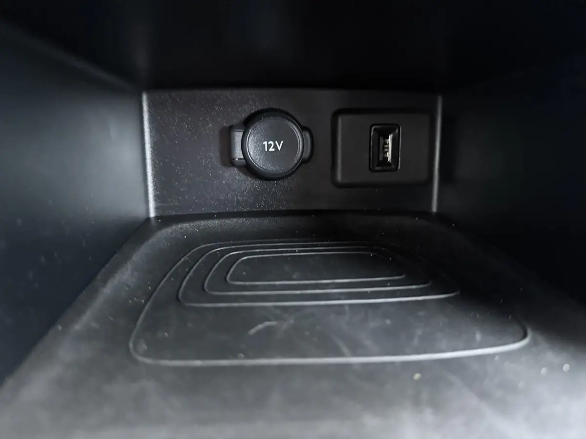 1.6 Turbo Plug-In Hybrid Level 4 / Navigatie / Camera / Parkeersensoren / Carplay / Dodehoek / LED / 18'' LMV