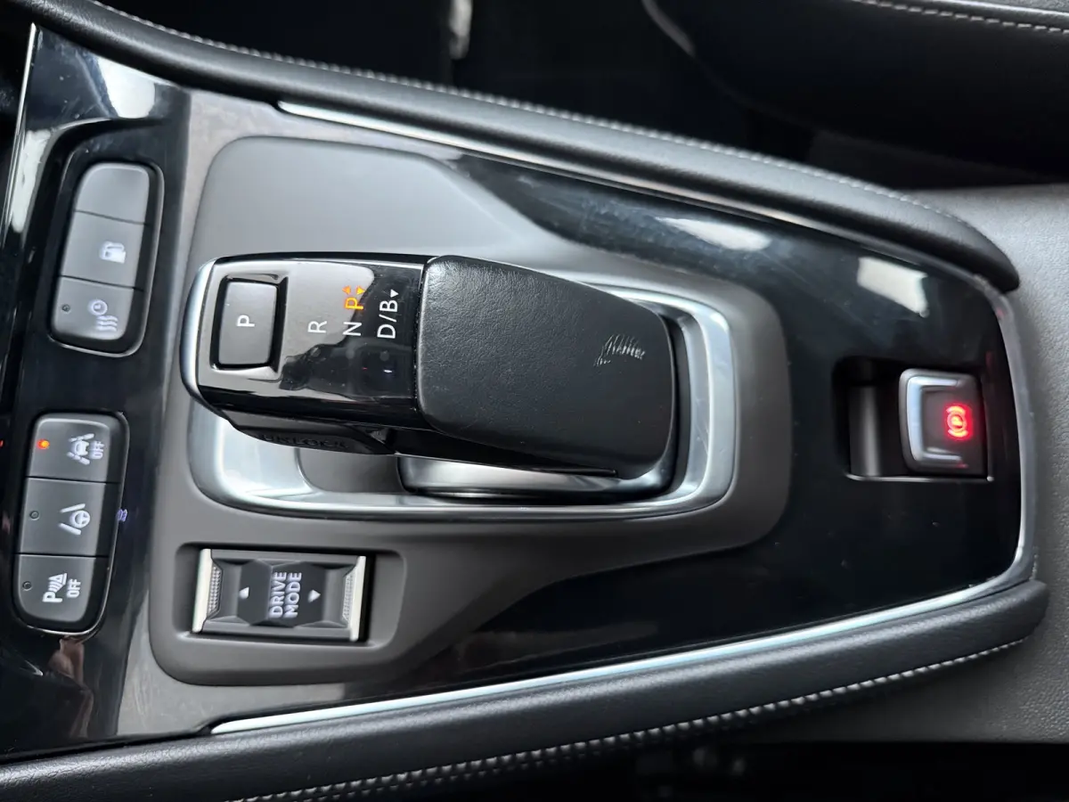 1.6 Turbo Plug-In Hybrid Level 4 / Navigatie / Camera / Parkeersensoren / Carplay / Dodehoek / LED / 18'' LMV