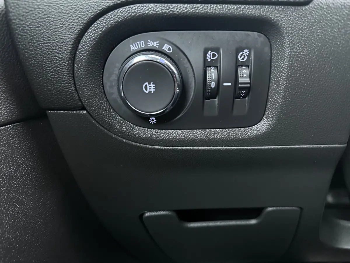 1.6 Turbo Plug-In Hybrid Level 4 / Navigatie / Camera / Parkeersensoren / Carplay / Dodehoek / LED / 18'' LMV