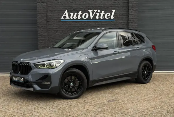 xDrive25e | Panodak | Head-Up | Camera | Groot NAVI | PDC V & A | LED