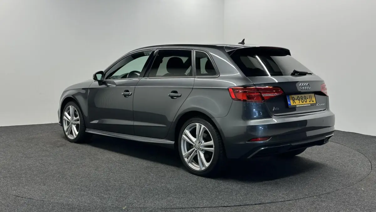 40 e-tron Advance Sport NAVI VIRTUAL TREKHAAK.
