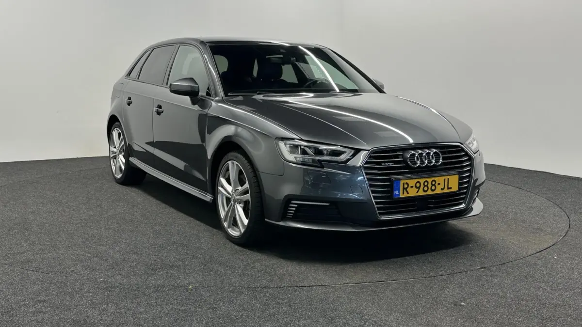 40 e-tron Advance Sport NAVI VIRTUAL TREKHAAK.