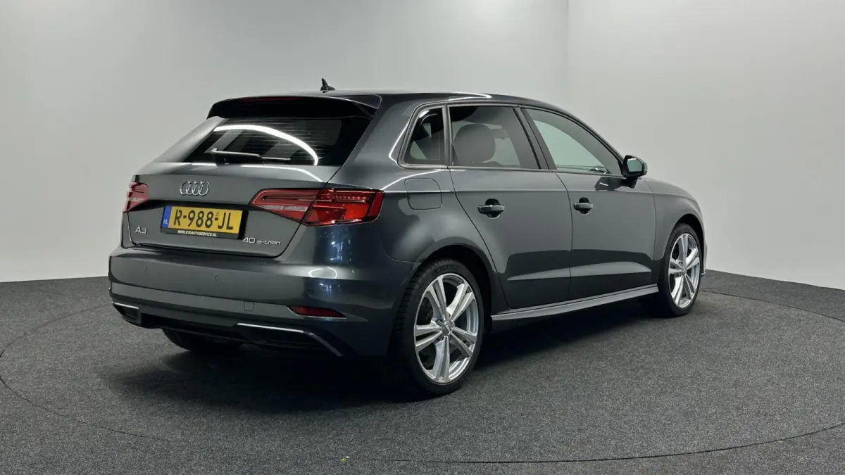 40 e-tron Advance Sport NAVI VIRTUAL TREKHAAK.