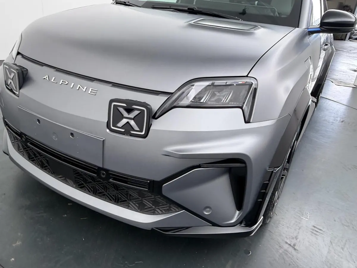 GT Premium | Pack Driving | Blind spot warning & intervention | Franse vlag op C-stijl |