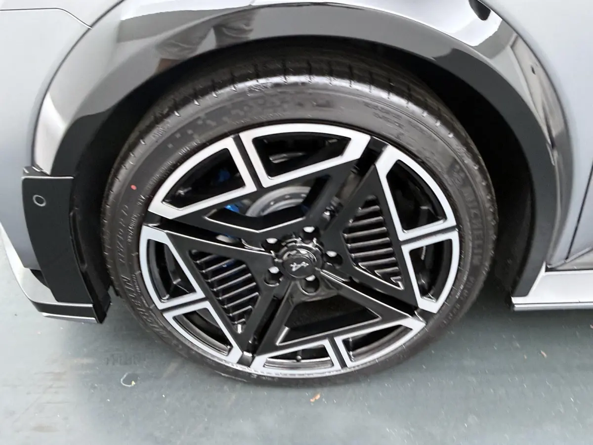 GT Premium | Pack Driving | Blind spot warning & intervention | Franse vlag op C-stijl |