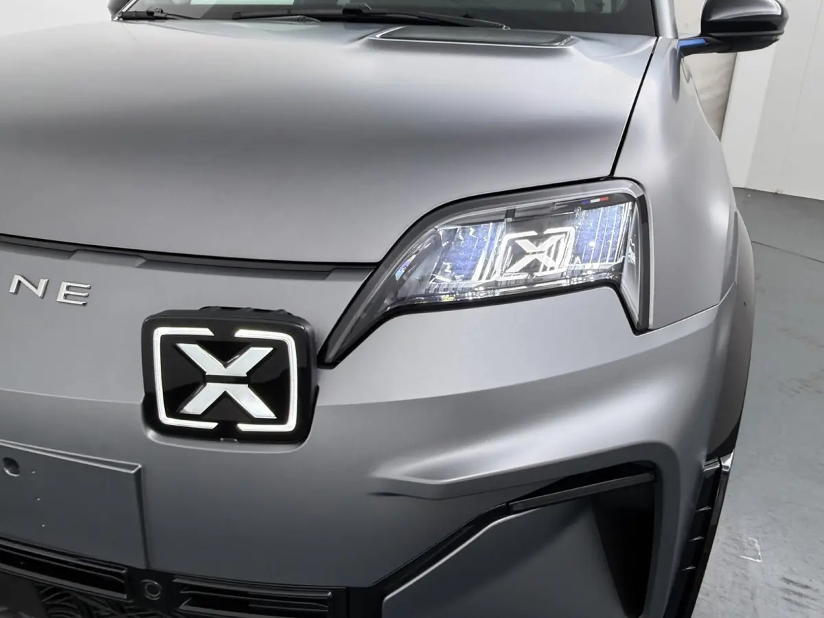 GT Premium | Pack Driving | Blind spot warning & intervention | Franse vlag op C-stijl |