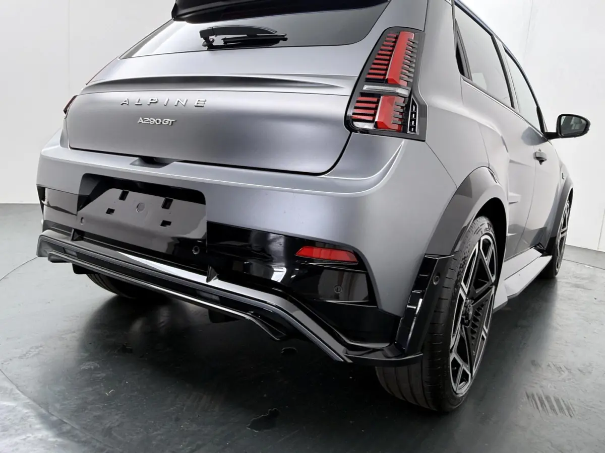 GT Premium | Pack Driving | Blind spot warning & intervention | Franse vlag op C-stijl |