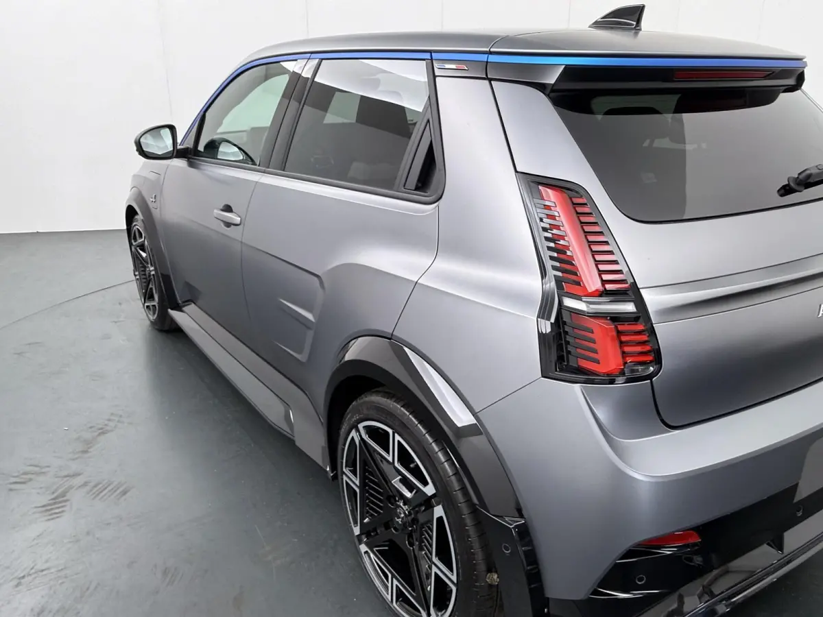 GT Premium | Pack Driving | Blind spot warning & intervention | Franse vlag op C-stijl |