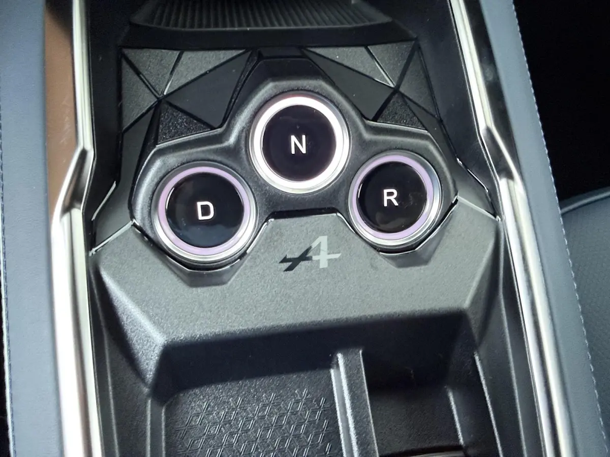 GT Premium | Pack Driving | Blind spot warning & intervention | Franse vlag op C-stijl |