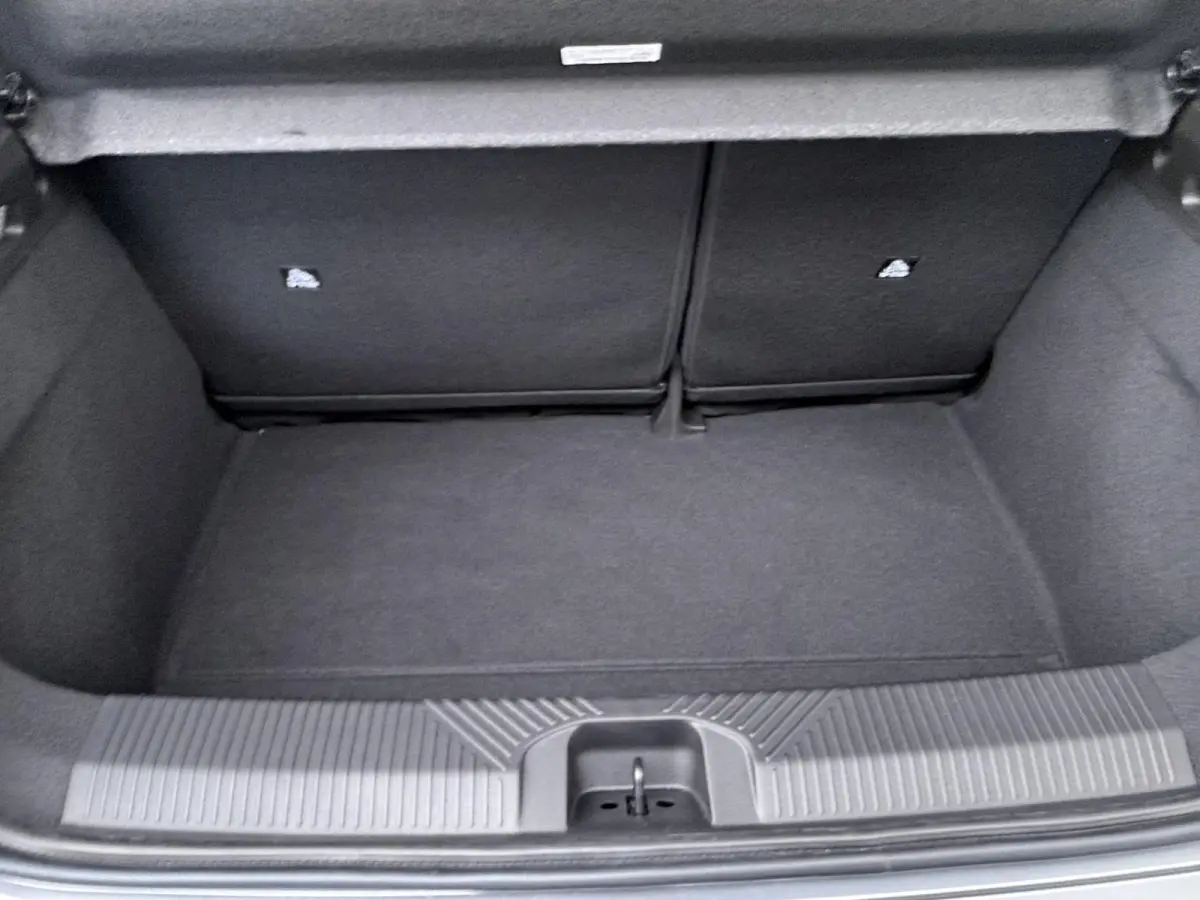 GT Premium | Pack Driving | Blind spot warning & intervention | Franse vlag op C-stijl |