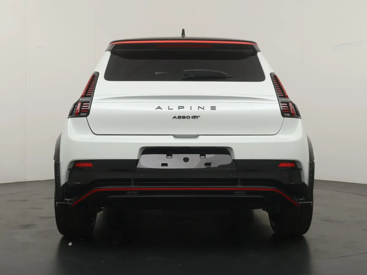 GT Performance 52 kWh |  Alpine Portal | Pack Driving | Signature Rouge