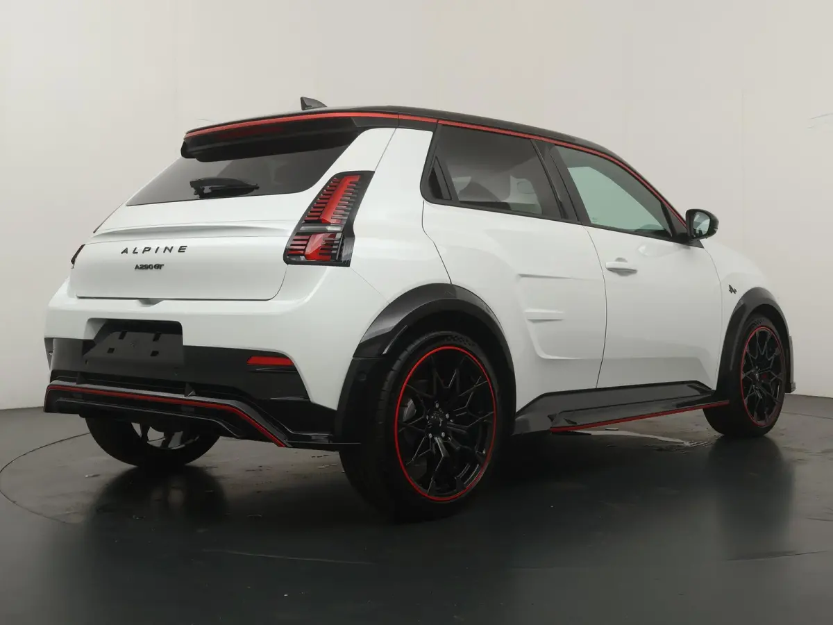 GT Performance 52 kWh |  Alpine Portal | Pack Driving | Signature Rouge