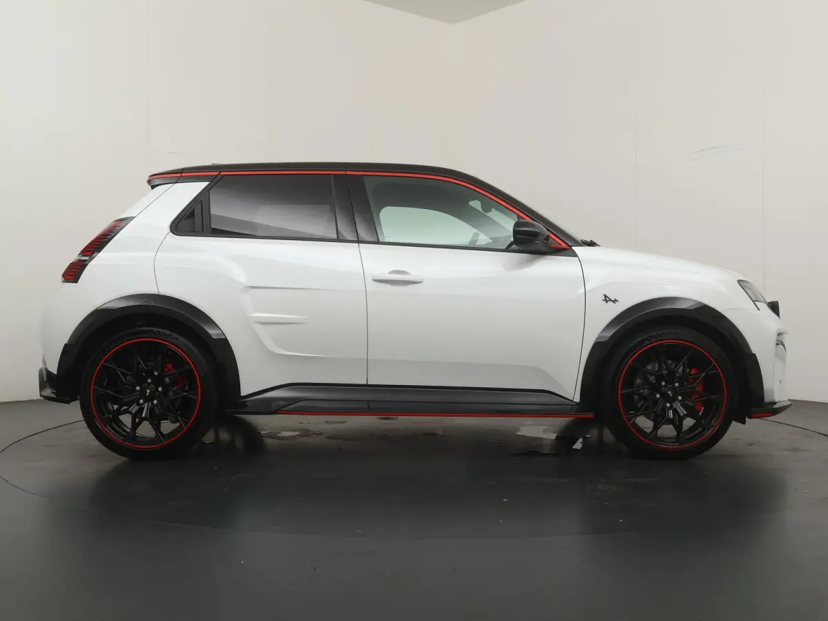 GT Performance 52 kWh |  Alpine Portal | Pack Driving | Signature Rouge