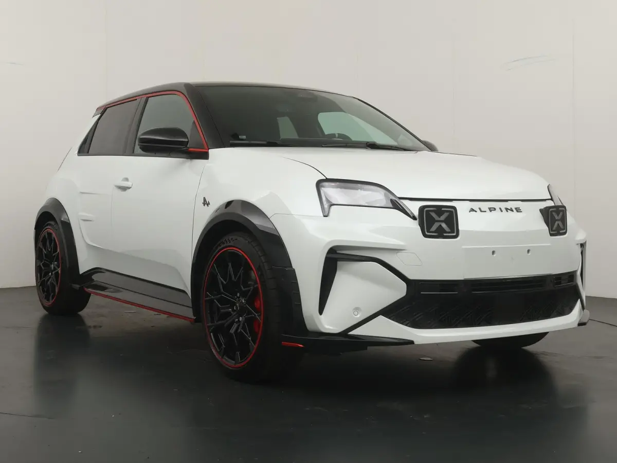 GT Performance 52 kWh |  Alpine Portal | Pack Driving | Signature Rouge