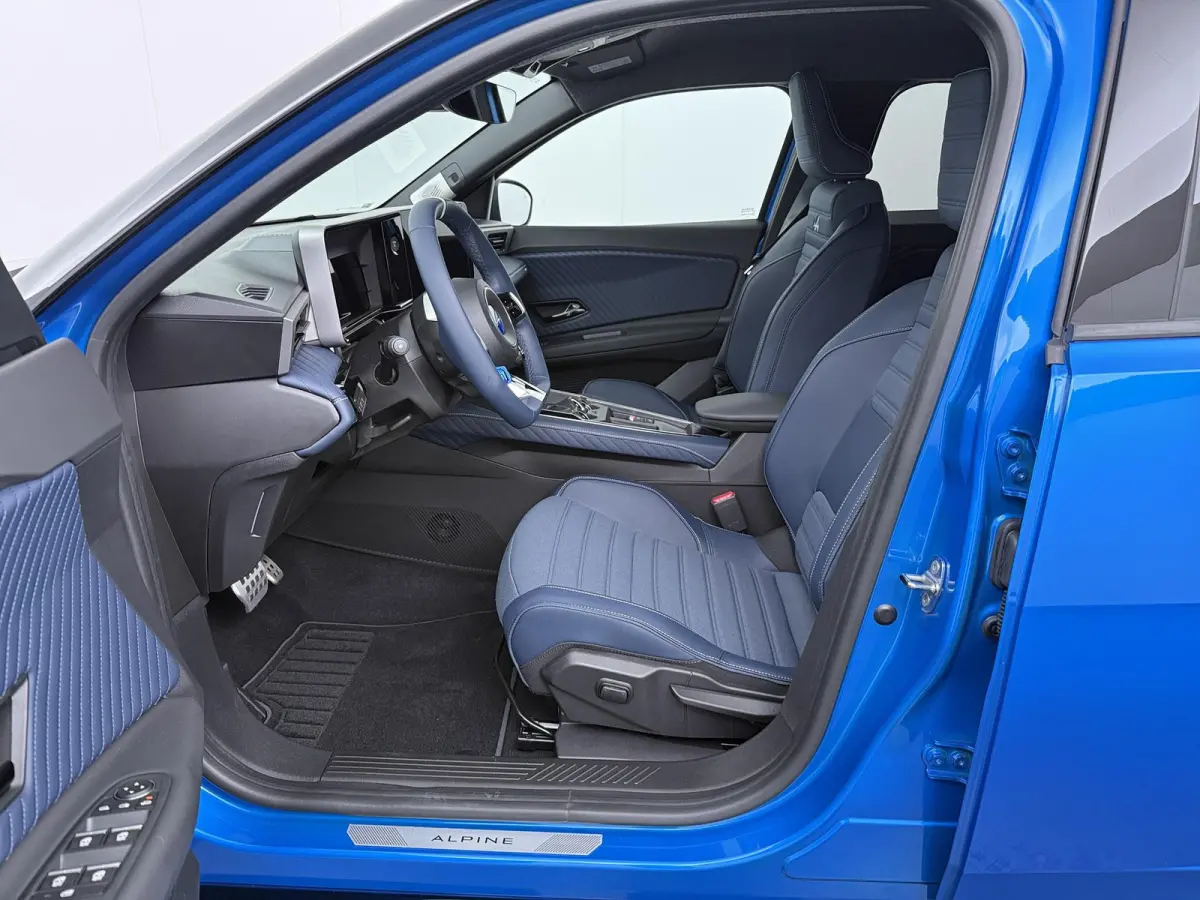 GT Performance 52 kWh | Alpine Portal | Verwarmbaar stuurwiel | Pack Driving | Signature Bleu
