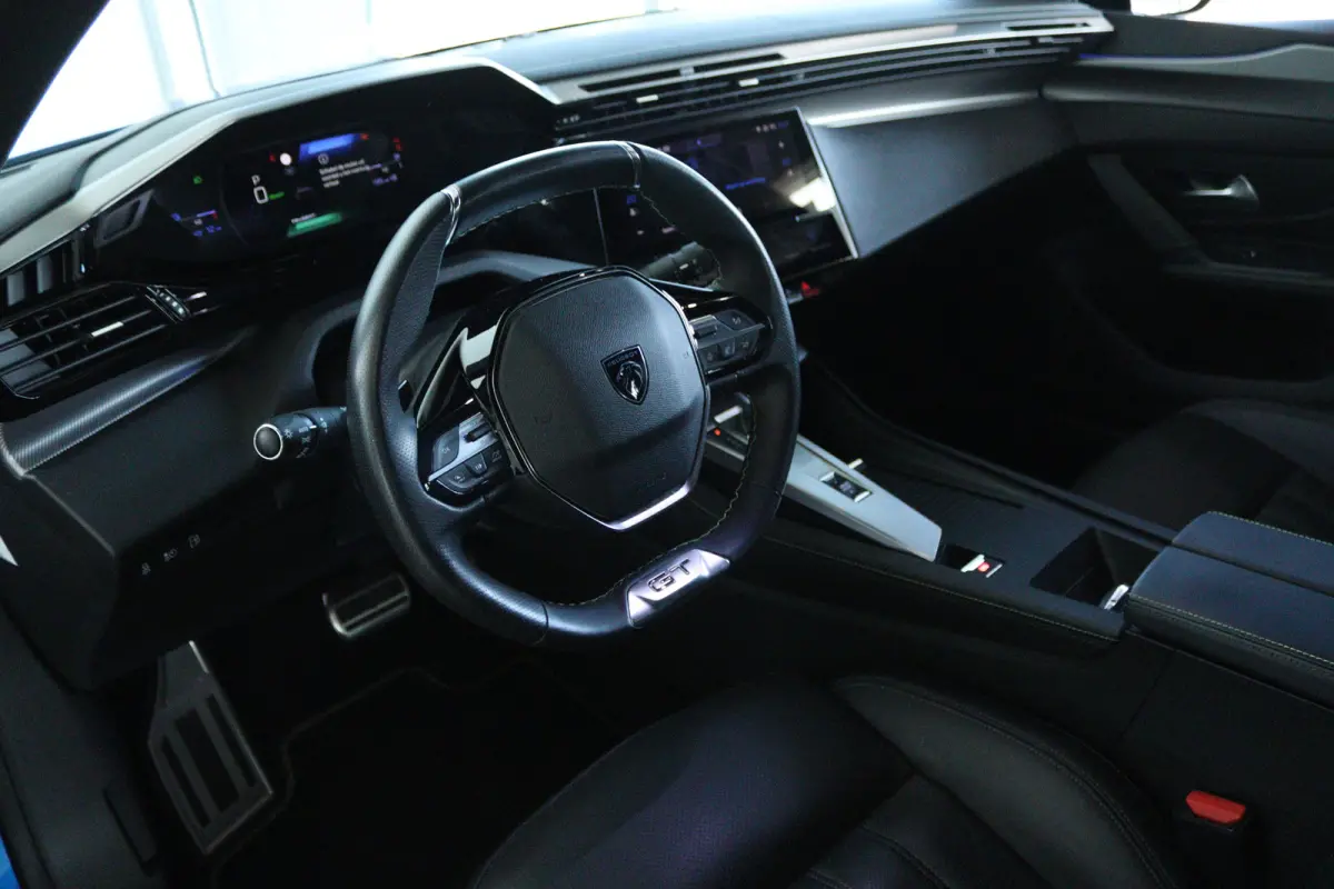 1.6 HYbrid 225 GT Pack Business | Adapt. Cruise | Nappa Leder | Focal Audio | 360 Camera | Massage | Memory | Carplay | Keyless |