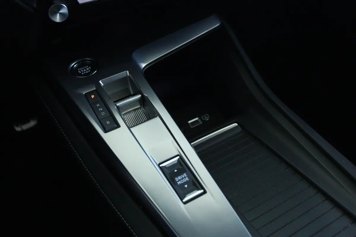 1.6 HYbrid 225 GT Pack Business | Adapt. Cruise | Nappa Leder | Focal Audio | 360 Camera | Massage | Memory | Carplay | Keyless |