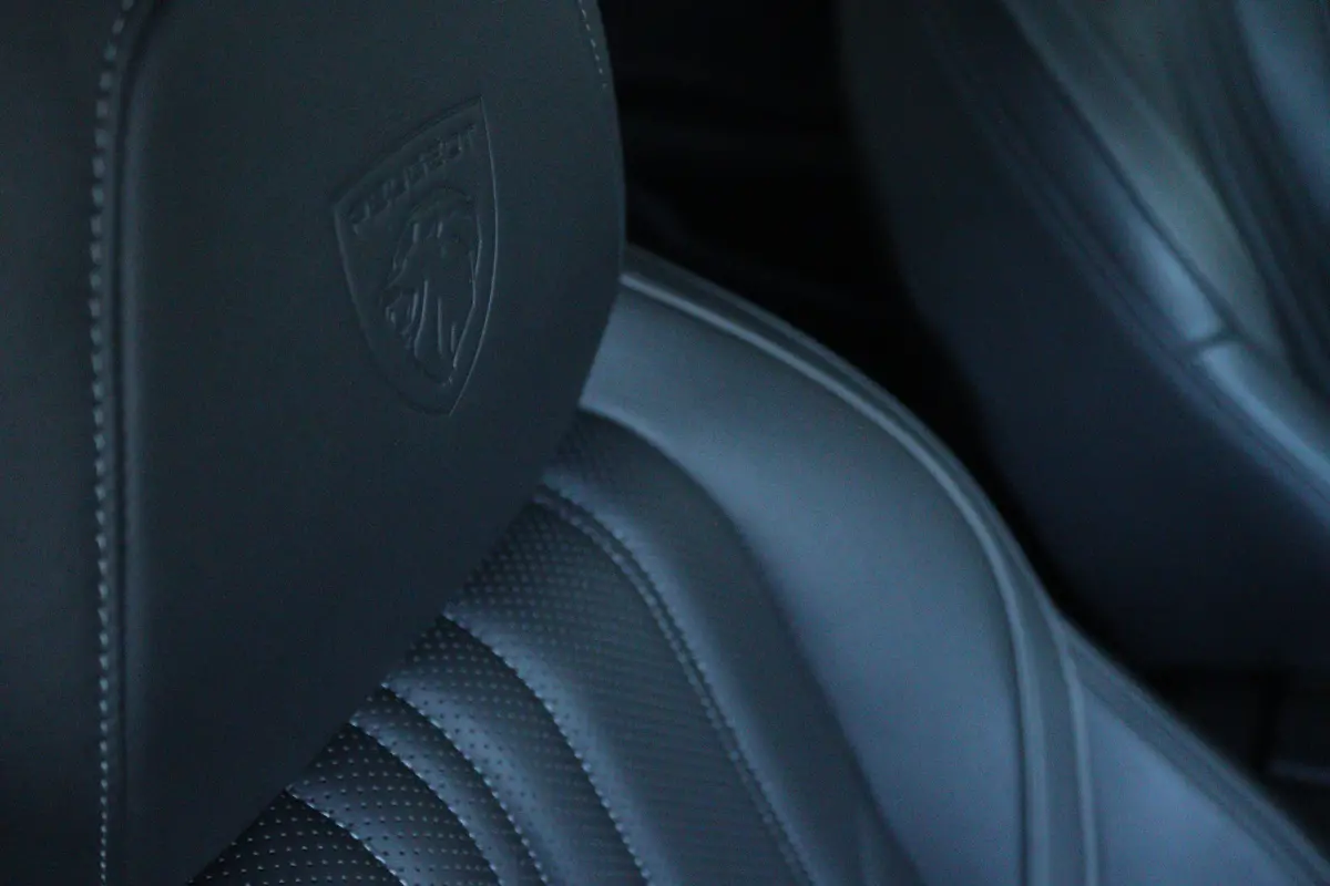 1.6 HYbrid 225 GT Pack Business | Adapt. Cruise | Nappa Leder | Focal Audio | 360 Camera | Massage | Memory | Carplay | Keyless |