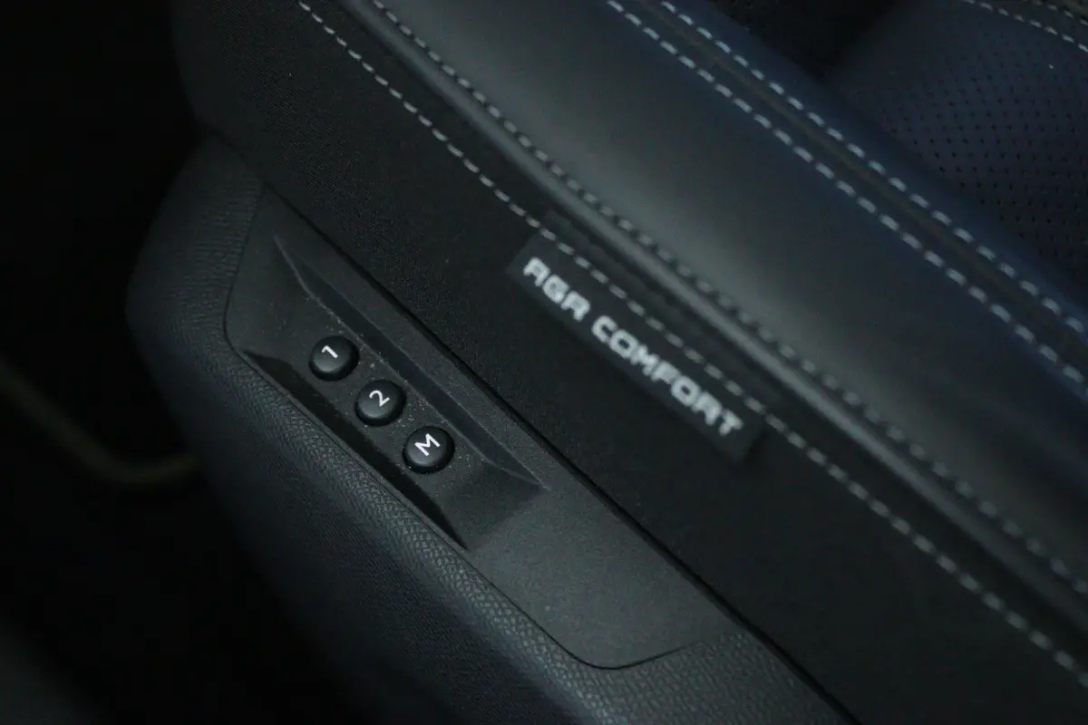 1.6 HYbrid 225 GT Pack Business | Adapt. Cruise | Nappa Leder | Focal Audio | 360 Camera | Massage | Memory | Carplay | Keyless |