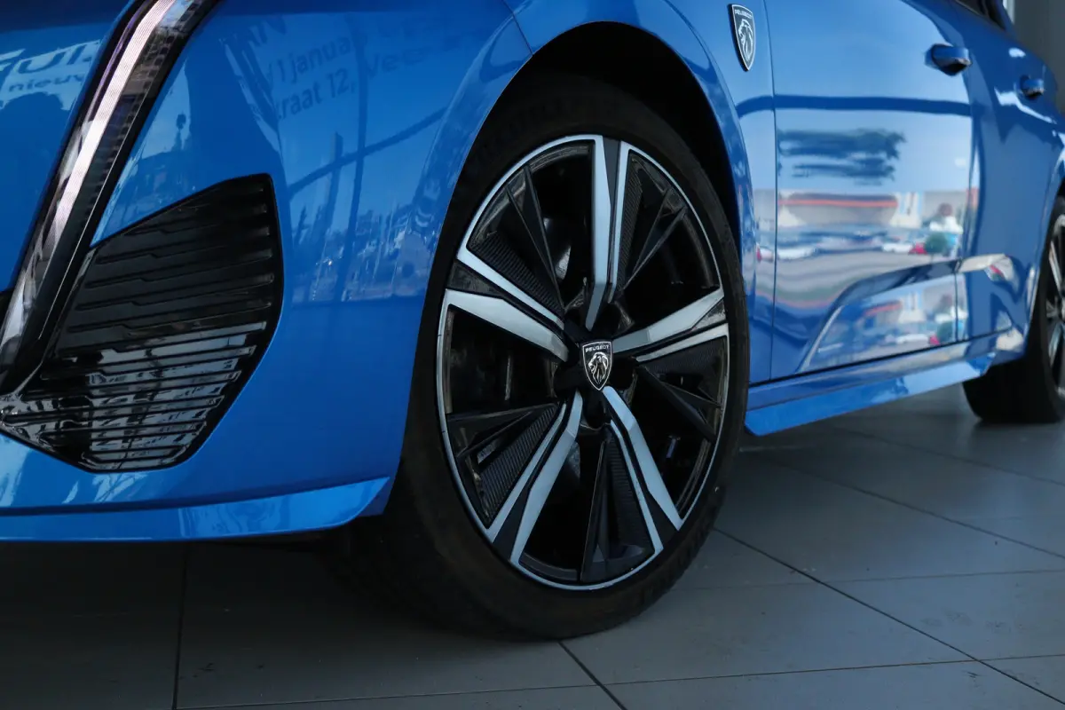 1.6 HYbrid 225 GT Pack Business | Adapt. Cruise | Nappa Leder | Focal Audio | 360 Camera | Massage | Memory | Carplay | Keyless |