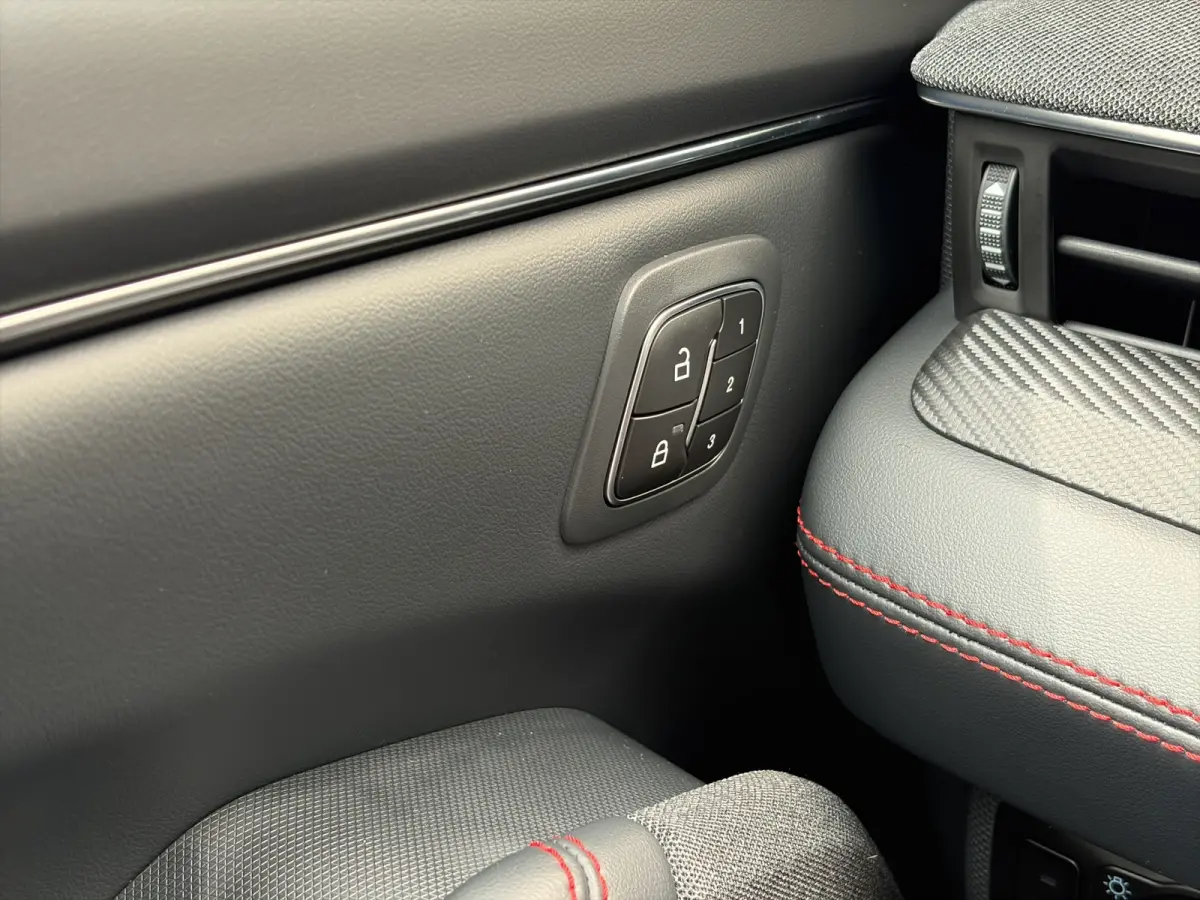 Premium 98KWh AWD 351pk | Panoramadak | Technology Pack+ | SOH 96,5
