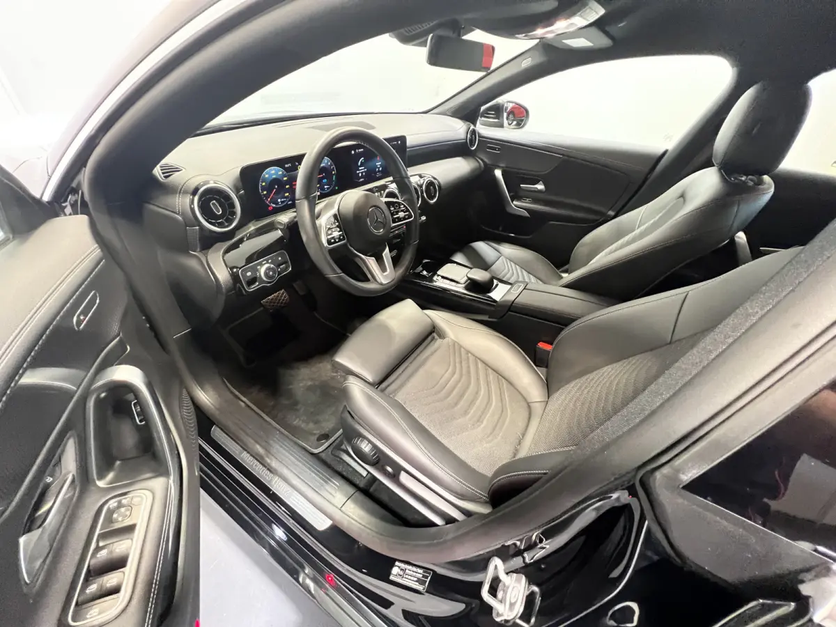 250 e Luxury Line SoH 95,9% | Navigatie | LM Velgen 18" | Voorstoelen Verwarmd | Cruise Control | LED Koplampen | Airco |
