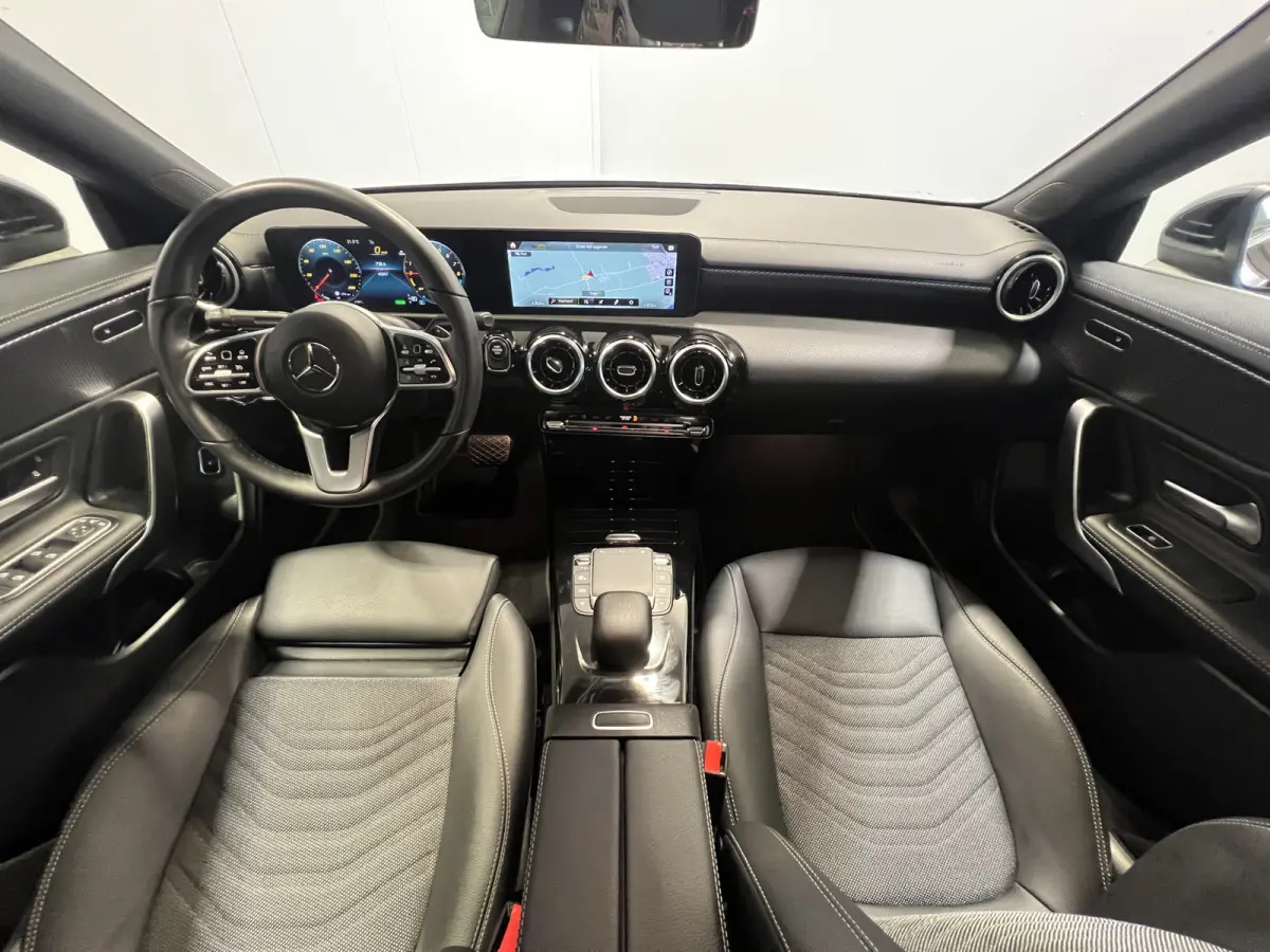 250 e Luxury Line SoH 95,9% | Navigatie | LM Velgen 18" | Voorstoelen Verwarmd | Cruise Control | LED Koplampen | Airco |