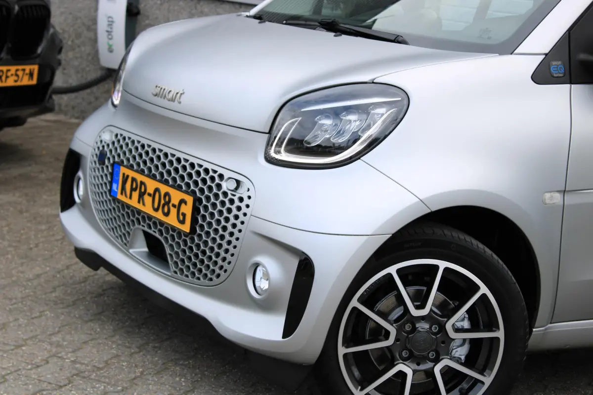 EQ BRABUS Mattrunner Brabus Mattrunner | Camera | Stoelverwarming | DAB | LED | Verwarmd Stuur